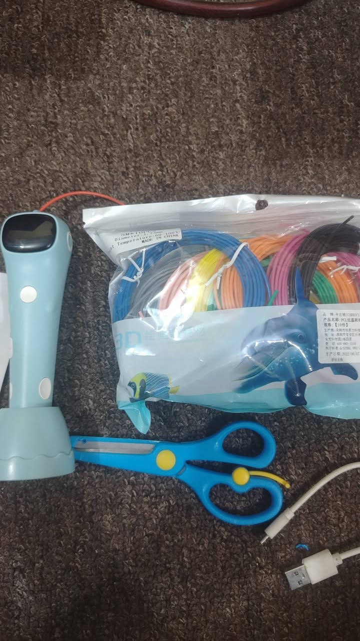 السلام عليكم للبيع قلم طباعة ثلاثي الأبعاد (3D Printing Pen) مميز وممتع جداً للاهداء والتسلية لتنمية الإبداع والمهارات اليدوية.

تگدر ترسم بيه بالهواء وتسوي مجسمات ثلاثية الأبعاد (ألعاب، بيوت، زينة، أو تصليح أشياء بلاستيكية مكسورة). مناسب جداً للأطفال ومحبي الأعمال الفنية
جديد مع كامل ادواته سعره 20 الف فقط
واتساب ***********
