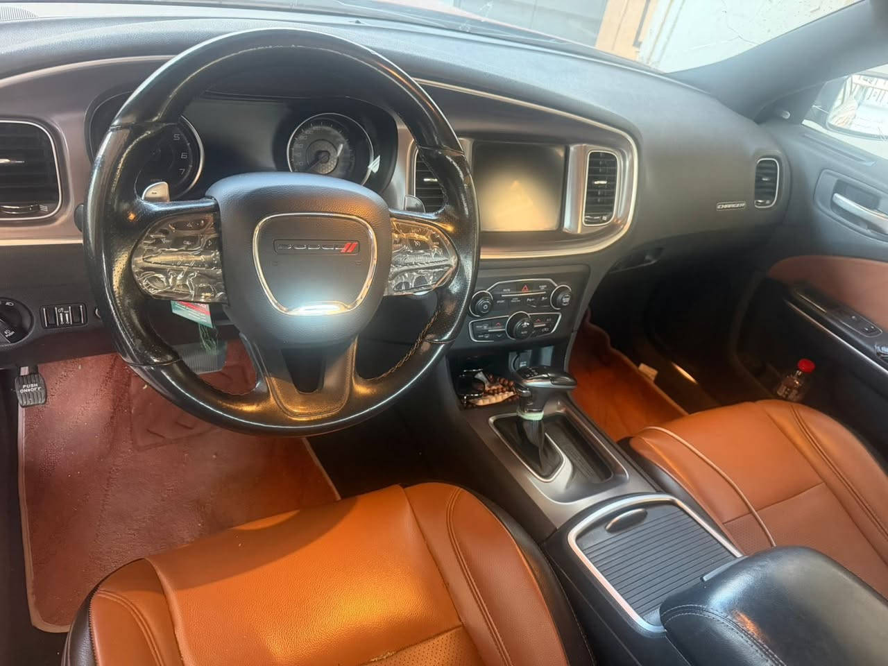 للبيع فقط اخوان 
جارجر مشمشي لون مميز داخل وخارج
2020 GT فوول مكينه 3600
خليجي هارلم ماشيه 62km
كفاله عامه عدا بارد بسيط بجاملغ الامامي
رقم بغداد انكليزي  بأسمي 
السعر 280$ وبيها مجال بسيط

عباس ‭0770 642 5373‬
