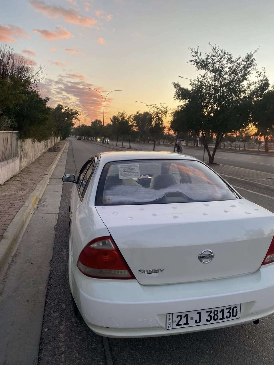 نيسان صني   2010
سياره يه كه به نمونه ي ماوه ته وه مال دوسته نه دعم نه صبوغ هيجي نيه گير مه كينه  كاره بايي هه مووي به شه رت 
جوار تايه ي تازه ي له ژيرايه  سه نه وي تازه يه و ده فته ر بانزيني هه يه 
***********
***********
