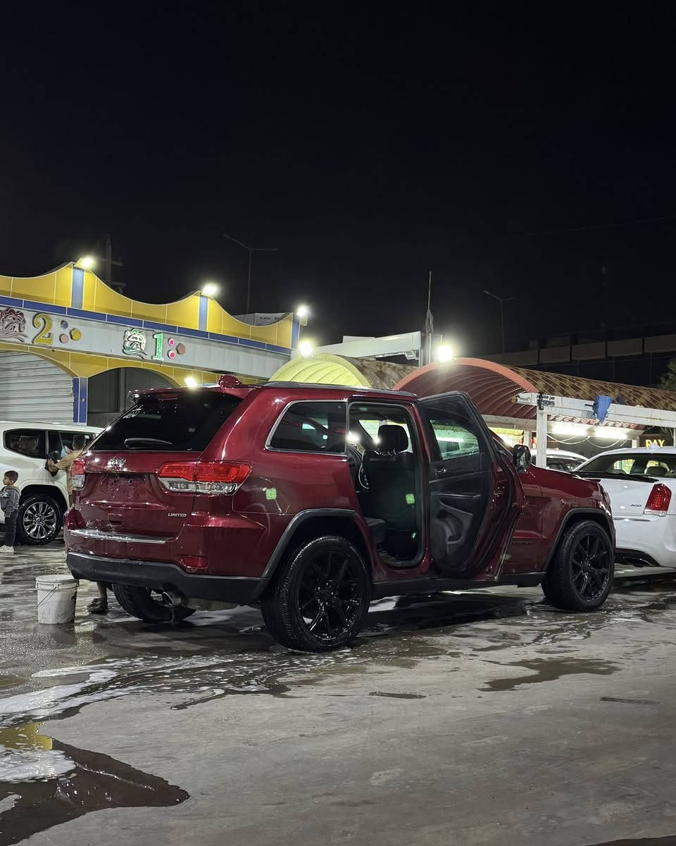 جيب كراند شيروكي 2015 V6
جيب موديل 2015 وارد امريكي 
محرك 6 سلندر كير ومحرك خير من الله
رقم بغداد تحويل مباشر هزه جديدة 
فول بانوراما كشنات كهرباء غرفه اس ار تي جلد
امريكي حادثه جاملغ امامي ب امريكا وحادثها بلعراق مبدله قماره من العكال صبغ قماره وجاملع خلفي الايمن وجاملغ امامي اني ابيع صبغ صفحه كامله وقماره  
جاهزه السيارة وحلوة غرفة جديدة كشنات كهرباء جلد
كهربائيات تخم تاير جاهزه  
مكاني البصرة  
السعر 145 وبيها مجال 
***********
