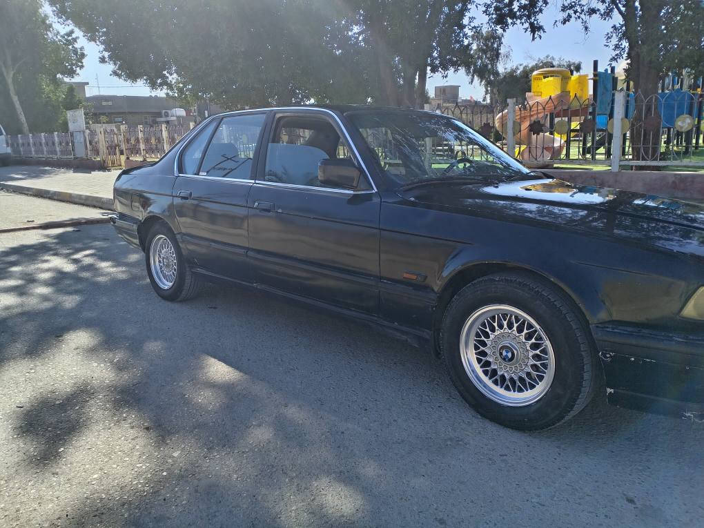 السلام عليكم بي ام دبليو 730مسكر اصل موديل 1993مكينه كير كفاله مكفوله من الظربه بجم عريض فتحه شغاله دبل ايرباك تخم تاير 80بل100حداديه70بل100كهربائيات كلها شغله مسجل مضخم صوت غرفه نضيفه رقم بغداد تحويل او وكاله السعر 32مستعجل عل بيع الرقم ***********
