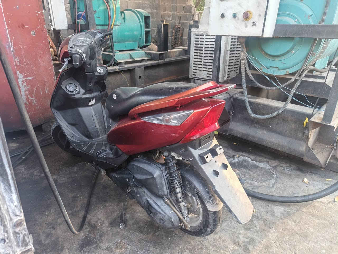 دراجه ثعلب
نقصها بس صنلنصه طاكه
سعرها ٥٥٠ وبيها مجال حك الجيه 
***********
