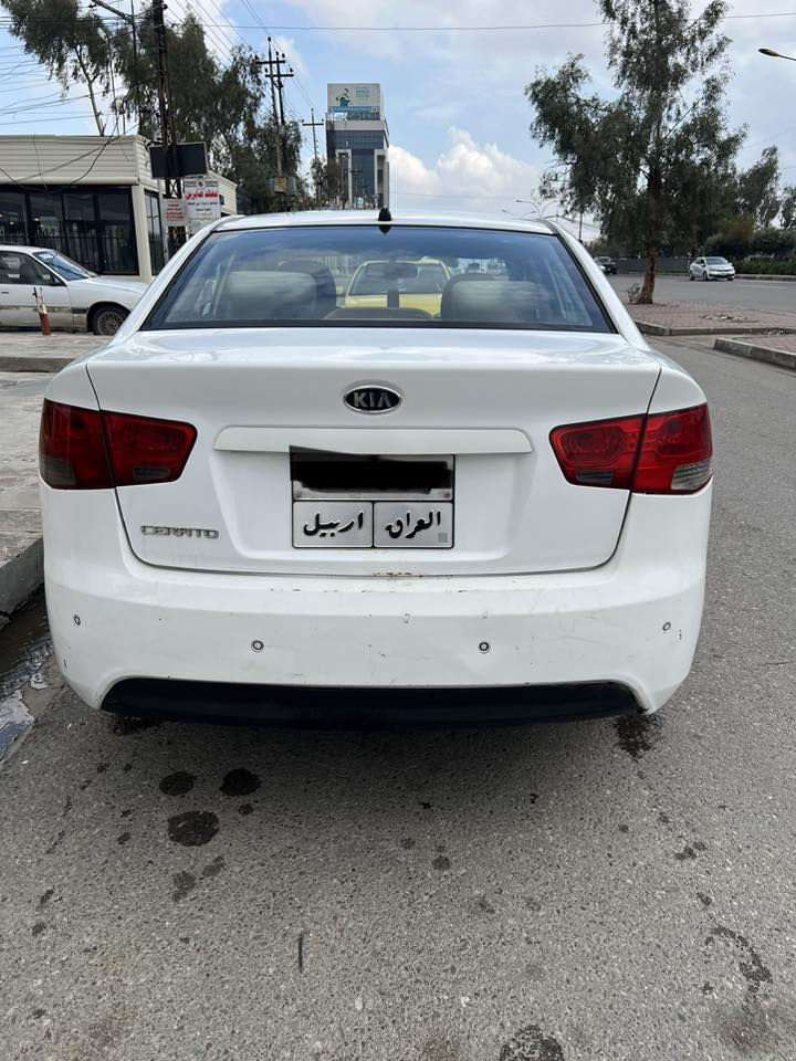 السلام عليكم ، كيا سيراتو للبيع موديل 2011
السيارة باسمي 
مواصفات عادية نص فول 
السيارة بيها بارد بابين وجاملغ وموضح بالصور 
وبيها بعض الملاحضات
كابون بانزين بيها
سنوية وهزة منتهية قبل شهر 
السعر 93 وبيها مجال 
للتواصل 
***********
