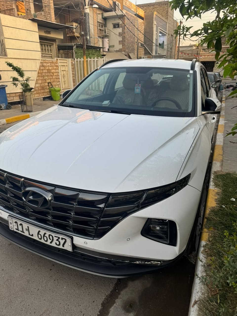 السلام عليكم 
توسان 2023 فول مواصفات ما عدى البانوراما ماشية 48 الف 
السيارة بدون قطرة صبغ بيهة فقط تبديل باب وجاملغ اصليات بسبب  طخة بسيطة جدا كما موضح في الفيديو وبيهة رصعة بالقمارة محرك 2000 دوش السيارة جديدة ما بيهة اي نقص  رقم بغداد باسمي 
السعر 195 وبيهة مجال 
العنوان بغداد الغزالية
للأستفسار / 
***********
