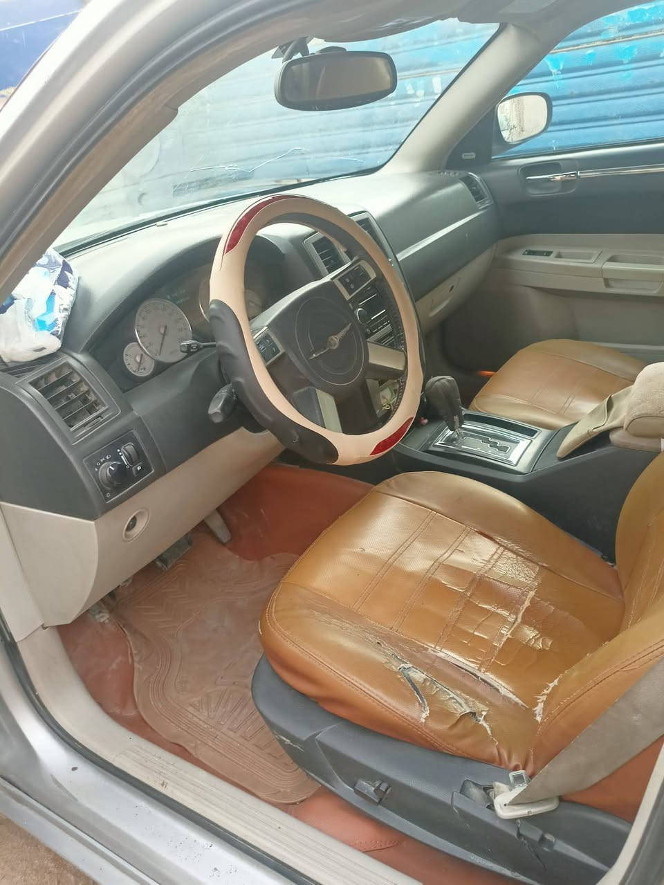 السلام عليكم سياره اوباما للبيع  موديل 2007 فول مواصفات وارد كندي مصبوغه القماره ومبدل جاملغ الامامي  سياره باسمي 
سعره 100 ورقه  
***********
