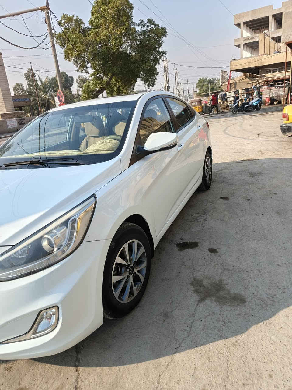 السلام عليكم للبيع
اكسنت موديل 2014 خلجي
محرك كير كفاله 
حجم المحرك 1600 دوش قطرتين
ببه صبغ دعاميات الدوسات 
نص البنيد 
السياره بسمي 
السعر(110) 
للستفسار (***********) بغداد, العراق
