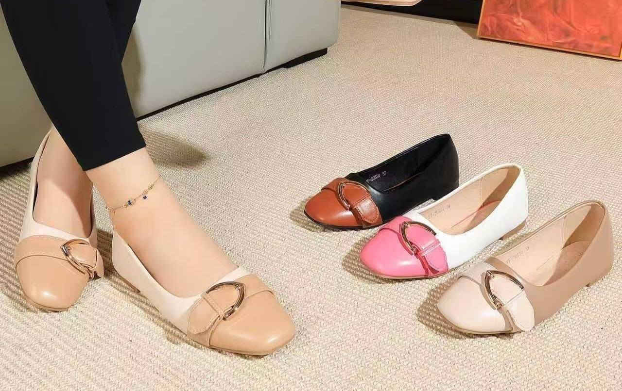 #جديد   وصل اليوم  
حذاء نسائي  جلد طبيعي موديلات مختلفه 
قياسات  36  37  38  39  40 
 السعر   15  الف  
                
أزياء ثائر            ... 
ديوانيه_عفك 
#عمارة_ابو_باسم 
قرب_صيدلية_الدلال 
#مقابيل_مول_البصري ..  
...


**إذا كنت صاحب هذا الإعلان وتريد حذفه لأي سبب، رجاءا أرسل رسالة إلى الدعم الفني**