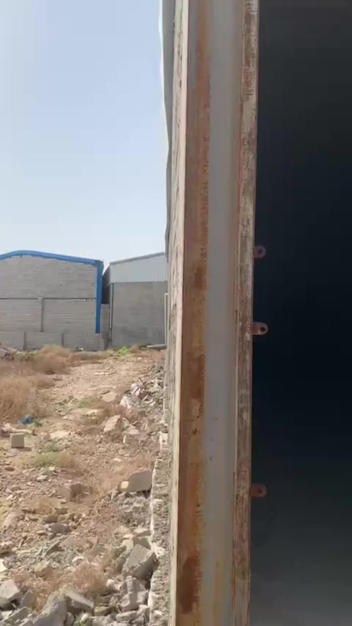 مخزن للايجار 800 متر طابقين شكل مثلث جاهز يتسع 15 حاوية شارع معمل ببسي الديرة جرف النداف ***********
