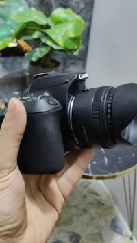 كانون 250D السلام عليكم  كانون 250dنضافه 95%شرط الفحص +عدسة 50mm-1.8 ج...