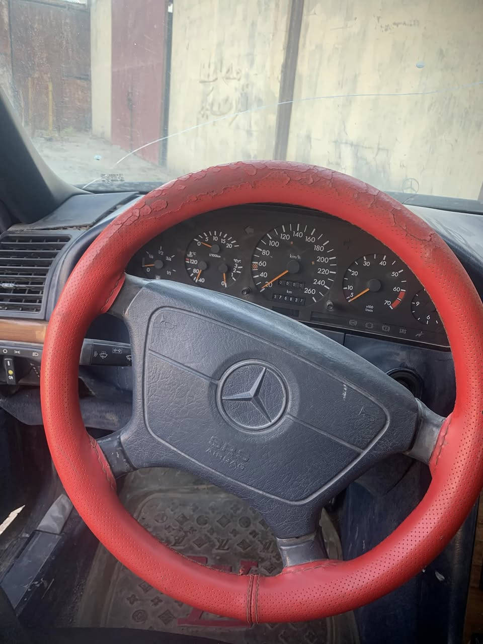 السلام عليكم البيع مارسيدس شبح مديل 94 باب طويل سنويه ال29 رقم بسمنه تحويل ثاني يوم مكينه بطه ملاحضه المكينه بيها خمده بسعر 45 وبيها مجال بسيط تواصل فقط ع رقم مكلف بالنشر  ‭0781 252 9963‬ ‭+964 770 603 6199‬
