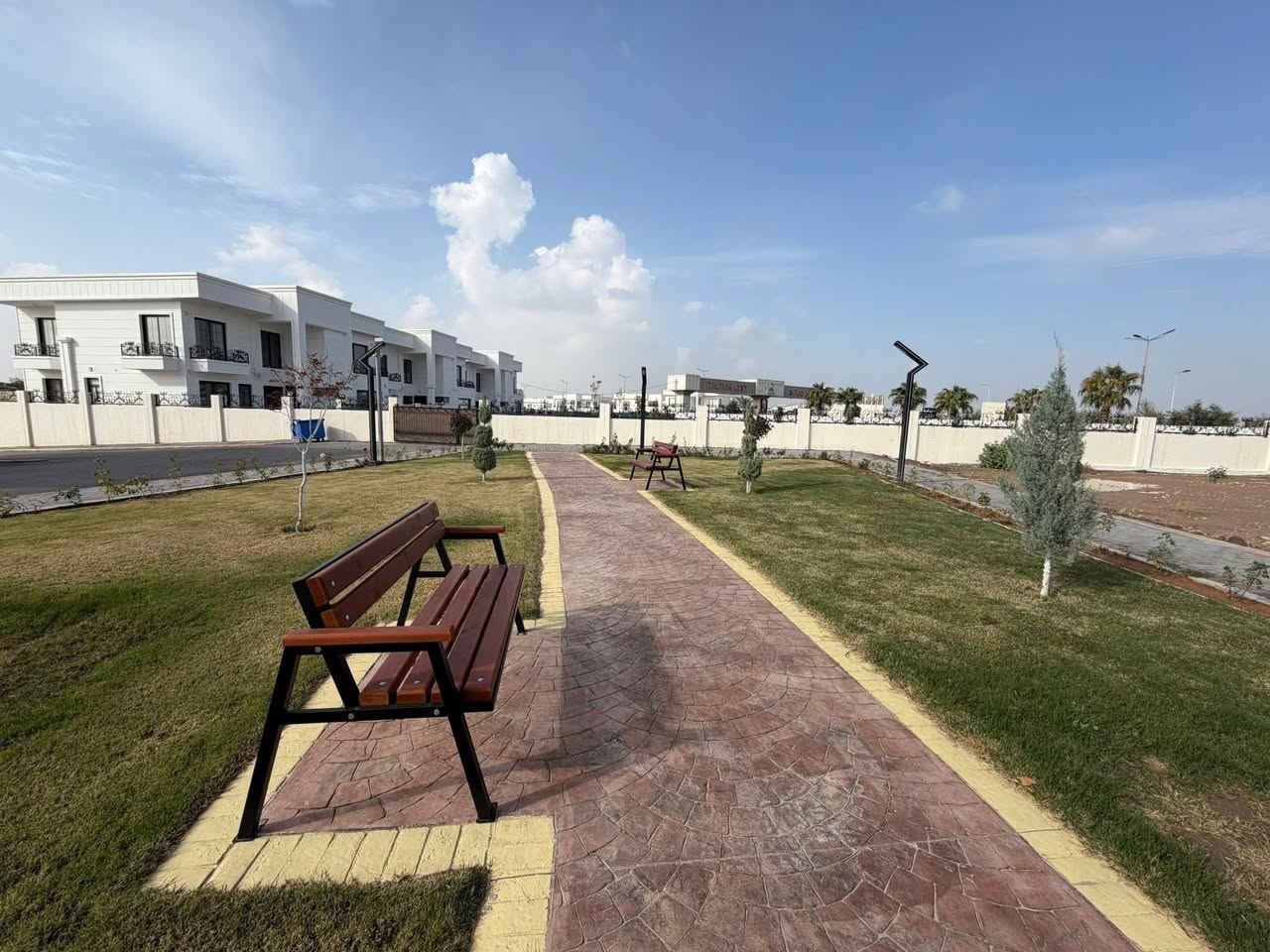 #اوليف_ستي متوفر فيلا للإيجار  في أوليف ستي
صفر ما مستخدمه
فارغ 
328 متر
٦غزف نوم
**********
0750 172 9563

***********
