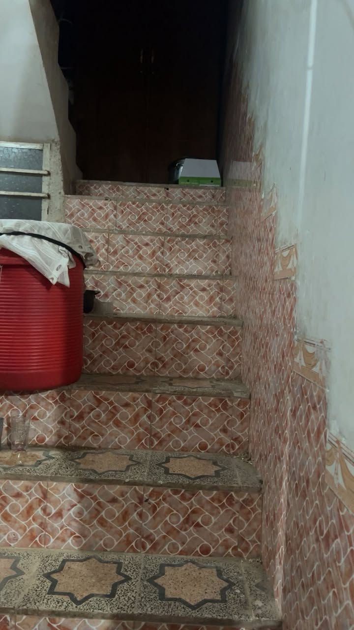 بيت ركن زراعي للبيع مساحه 280 حي المنتظر قضاء الرفاعي يحتوي على محلات عدد 2 مساحه المحلات تصبح مشتمل لان مساحتهن كبيره ويحتوي على غرف عدد 3 وغرفه مخزن و استقبال كبيره وصاله كبيره ومطبخ حراري ومطبخ بارد مقابيل الطابو مشمول بلتطويب معاملته جاهزه يبعد عن التبليط حولي ٢٠٠ متر 
 للتواصل ***********
