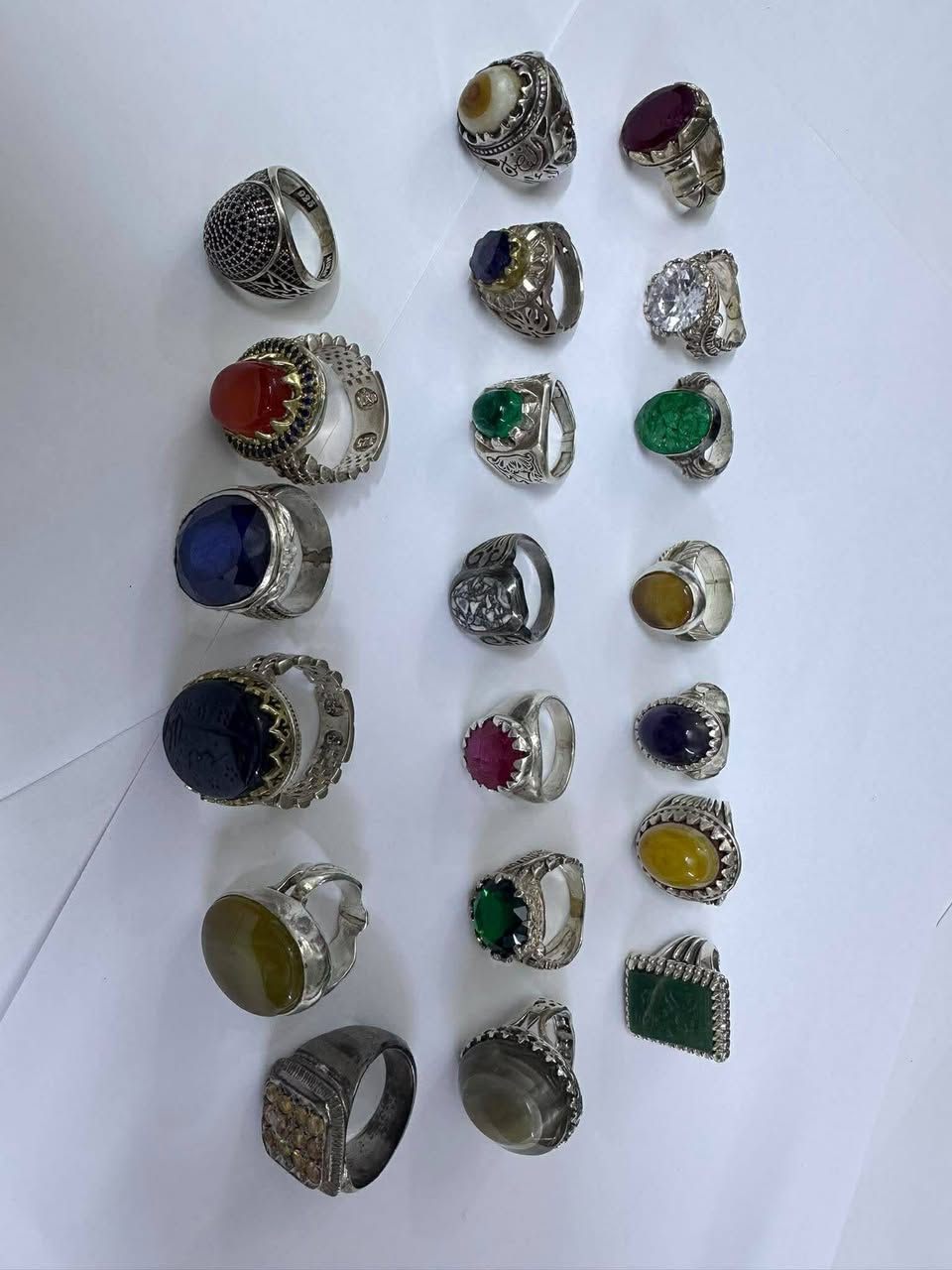 ياالله للبيع شلعه محابس كله نضيف 
 فضه عاليه صياغه يدويه وزنهن كيلو و 200 اغرام 
عددهن 86 محبس سعر الغرام 2900 قفل
عنوان بغداد الاعظميه


**إذا كنت صاحب هذا الإعلان وتريد حذفه لأي سبب، رجاءا أرسل رسالة إلى الدعم الفني**