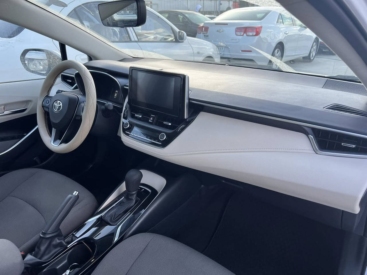 السلام عليكم كورلا شركة SASكفالة عامة موديل 2023
ماشية km50
فول مواصفات
محرك1.8
رقم وسنوية جديد 
السعر 177 ورقة 
للاتصال ***********
