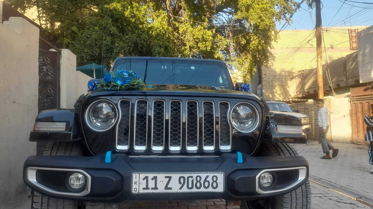السياره  Jeep Wrangler 4Xe 2023 2.0L 4 plug-in
حجم المكينه : 2000 تيربو + هايبرد + بلكن شحن خارجي

القدرة الحصانية 375 حالة حال الهيمي 

الشحن يمشيك 30 ميل

المسافه المقطوعه : ٢٦ الف ميل     

حادثها طخه بالبنيد حسب ماموضح بالصور بعدها  وضعها من امريكا بيها ايرباك ستيرن ودشبول

           

رقم بغداد بعد مامسوي المعاملة حتى مباشر تترقم باسم المشتري

#المواصفات 

1.قماره تتفصخ اصير كشف

2.بصمه 

3.لوكير

4.كشافات 

6.شحن خارجي

7.بك لايت لد 

8. شاشه

9.سستم صوت دمام خلفي + امامي 

10.لايتات زنون هايلوجين

11.كشنات جلد اسود بلادي 

12.سقف اسود بلادي

رقم ***********

سعر ٢٥٠
