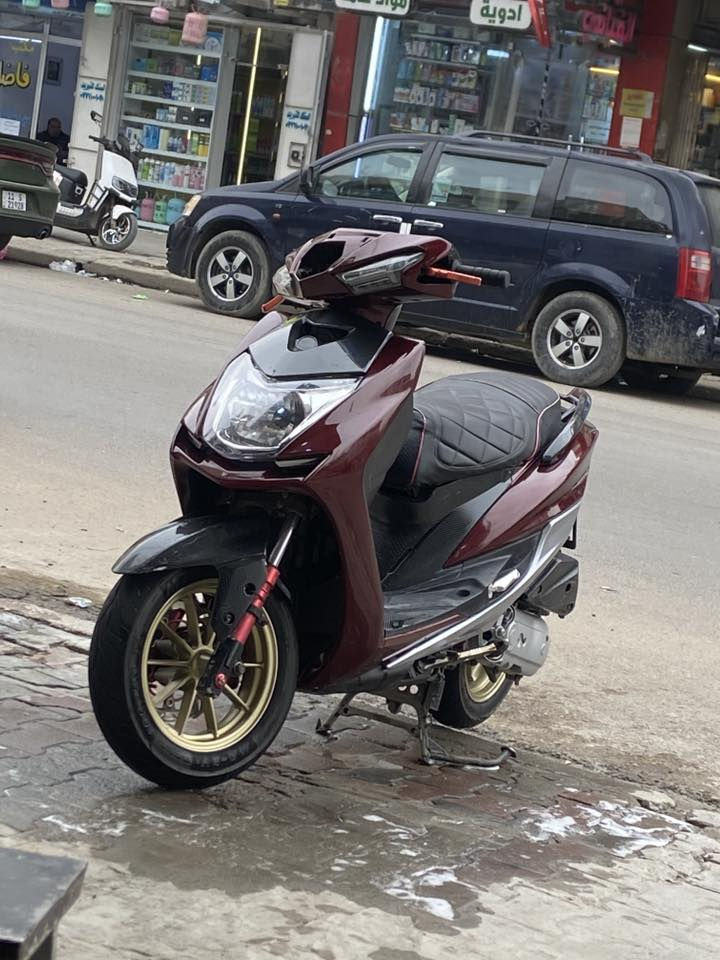 سلام عليكم دراجة سكنس شمعة كوري امزوعة الدراجة  تزويد بيها مكينة رياضية ٥٨ 
1:بيها كلجات رياضي
2:بيها قبق فلاوين
3:بيها ستان صفح رياضي 
4:بيها يدات بريك رياضي 
5:بيها شمعة رياضية
6:صدر امامي وفج وصينية رياضي
7:بيها دبلات خلفية رياضية
8:بيها اشاير رياضية
9:بيها ويلاة امشيف رياضي 
10:بيها قبق بانزين رياضي
11:بيها نوزل رياضي ١٠ زروف
للتواصل على الرقم ***********
العنوان بغداد الحرية
