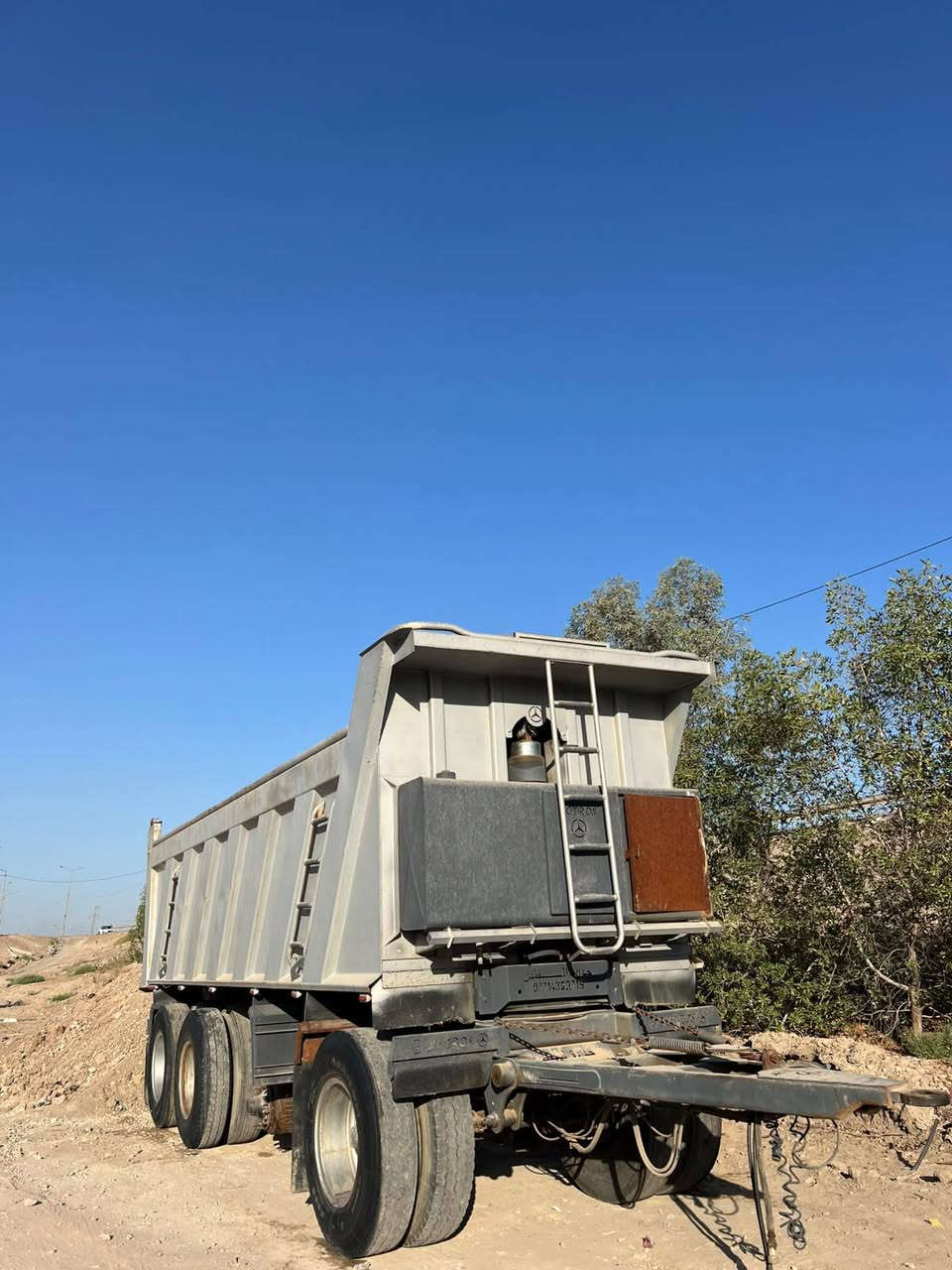 السلام عليكم عربانه للبيع (المستعجل)
حدادة السبطين بغداديه الطول سبعه وربع الارتفاع 140 شاصي 14 دناكير 16 تايرات نص عمر ونج جديد 3 دناكير كهربائيات بالوني هواء جديد مكفوله كفاله عامه السعر 160 وبيها مجال
الاستفسار /***********
