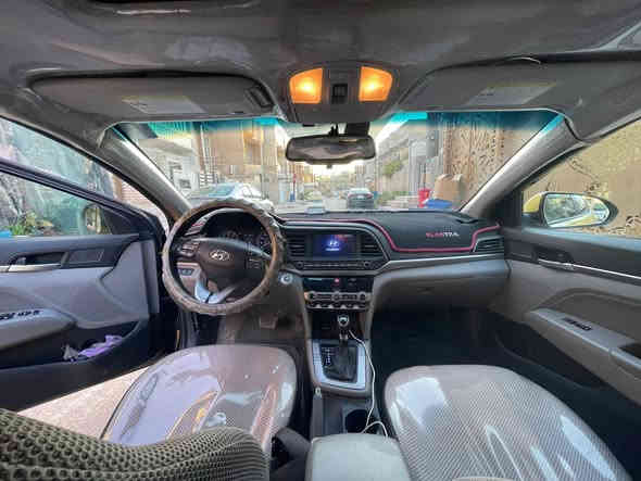 السلام عليكم 
النترا 2020 وراد امريكي 
السيارة خير من الله مكينه گير وصدرها وحداديه جديده 
مواصفاتها : 
بصمه 
فتحه سقف 
دخول ذكي 
عدسات زينون 
شاشة وكامرة دوارة
تثبيت مسار 
مانع انزلاق
وضعيات قيادة 
مثبت سرعة 
شاشة اعطال بالدشبول
كشنات السايق والصدر تدفئة
السيارة جاهزة وباقي المواصفات معروفة صور الحادث مرفقة بالمنشور
رقم بغداد والسنوية بأسمي تحويل ثاني يوم ، مكاني بغداد الأمين الثانية او بغداد / القادسية 
السعر 126
*********** ما متواجد على النت فقط رقم بغداد
