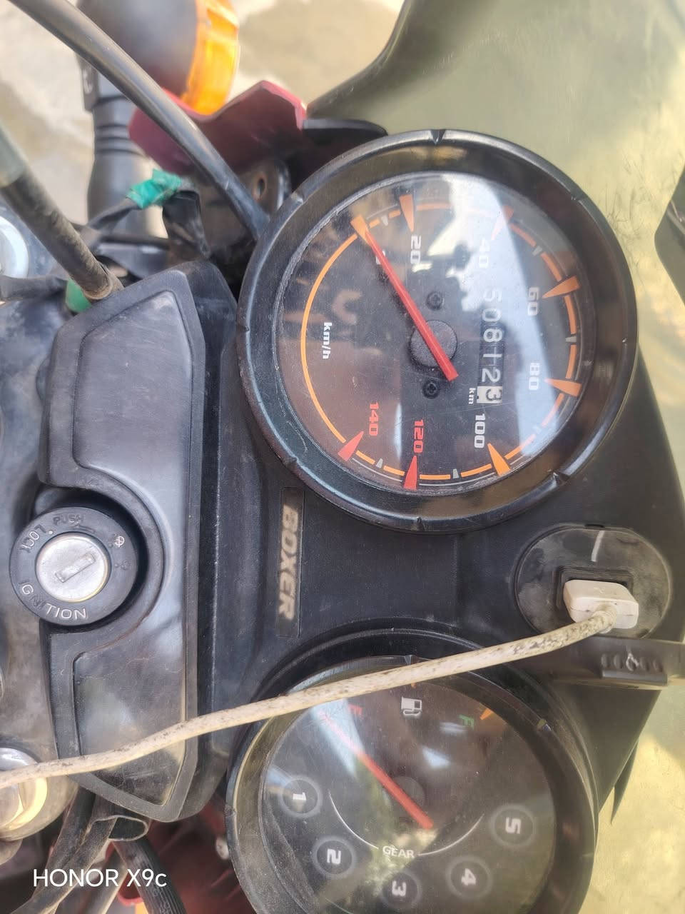 سلام عليكم مره خصت صاحب الكروب عدي دراجه بوكسر مرقم البيع ماشيه ٥٠ رايده 2400 وبيه مجال بصيط  موديل 23مكينه ناعمه وحلوه ما مجفت ابد دراجه عله ايدي هاذ رقمي *********** وهاذ رقمي اسيه *********** واتساب ونتصال
