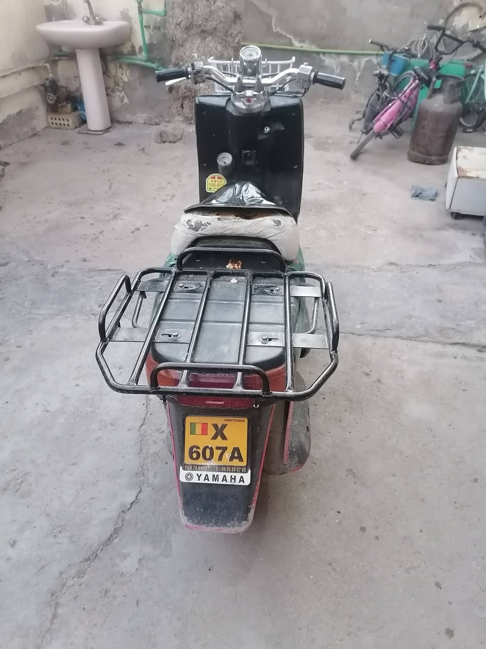 السلام عليكم دراجة 60 بيكم للبيع دراجة فول نضافة مستعملة قليل  350 وبيها مجال قليل  مكاني بغداد الشعلة شارع ابو الدهن الرقم ***********
