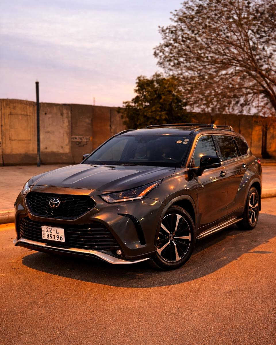 تويوتا هايلاندر XSE AWD موديل 2022 — فل مواصفات — بحالة وكالة

🚙 للبيع أو مراوس بسيارة جيب Jeep
سيارة عائلية ورياضية بنفس الوقت تجمع بين الفخامة، القوة، والاعتمادية المعروفة من تويوتا.

🔧 المحرك والأداء  
▪️ محرك 3.5 لتر V6  
▪️ نظام دفع رباعي AWD  
▪️ أداء قوي وثبات عالي بكل الطرق  
▪️ قيادة ناعمة ومريحة جداً  

✨ المواصفات الخارجية  
▪️ فئة XSE الرياضية  
▪️ لون مميز وجذاب  
▪️ رنكات رياضية أصلية  
▪️ ليتات أمامية وخلفية LED  
▪️ سلايد روف
▪️ دعاسات جانبية  
▪️ جناح خلفي سبورت  
▪️ حساسات أمامية وخلفية  
▪️ كاميرا خلفية  

✨ المواصفات الداخلية  
▪️ مقاعد جلد رياضية مريحة  
▪️ مقاعد صف ثاني منفصلة (Captain Seats)  
▪️ تبريد وتدفئة مقاعد  
▪️ شاشة وسطية كبيرة متعددة الاستخدام  
▪️ نظام صوتي ممتاز  
▪️ تشغيل بصمة  
▪️ شاشة معلومات متعددة في العدادات  
▪️ إضاءة داخلية محيطية  
▪️ تحكم بالمناخ ثلاثي المناطق  

🛡 أنظمة القيادة والسلامة  
▪️ نظام اختيار أنماط القيادة (Sport / Eco / Normal)  
▪️ أوضاع الطرق الوعرة (Mud & Sand / Rock & Dirt / Snow)  
▪️ نظام مانع انزلاق  
▪️ نظام ثبات إلكتروني  
▪️ فرامل إلكترونية مع Auto Hold  
▪️ مثبت سرعة  
▪️ وسائد هوائية متعددة  

🇺🇸 السيارة وارد أمريكي (كلين) — فقط دعامية أمامية  
السعر :33,000$ قابل  للتفاوض
للاستفسار : ***********
