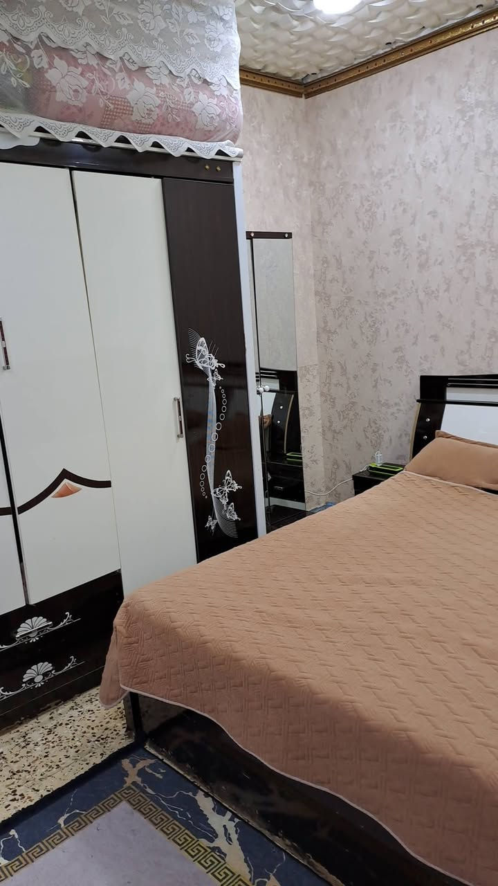 غرفة نوم تركي  مثل ماموضح بالصور والفيديو يرادلها شوي ترتيب 
وياها مندر سبرنك 
وجرباية حديد وياها مندر مال فقرات طبي الأصلي


**إذا كنت صاحب هذا الإعلان وتريد حذفه لأي سبب، رجاءا أرسل رسالة إلى الدعم الفني**