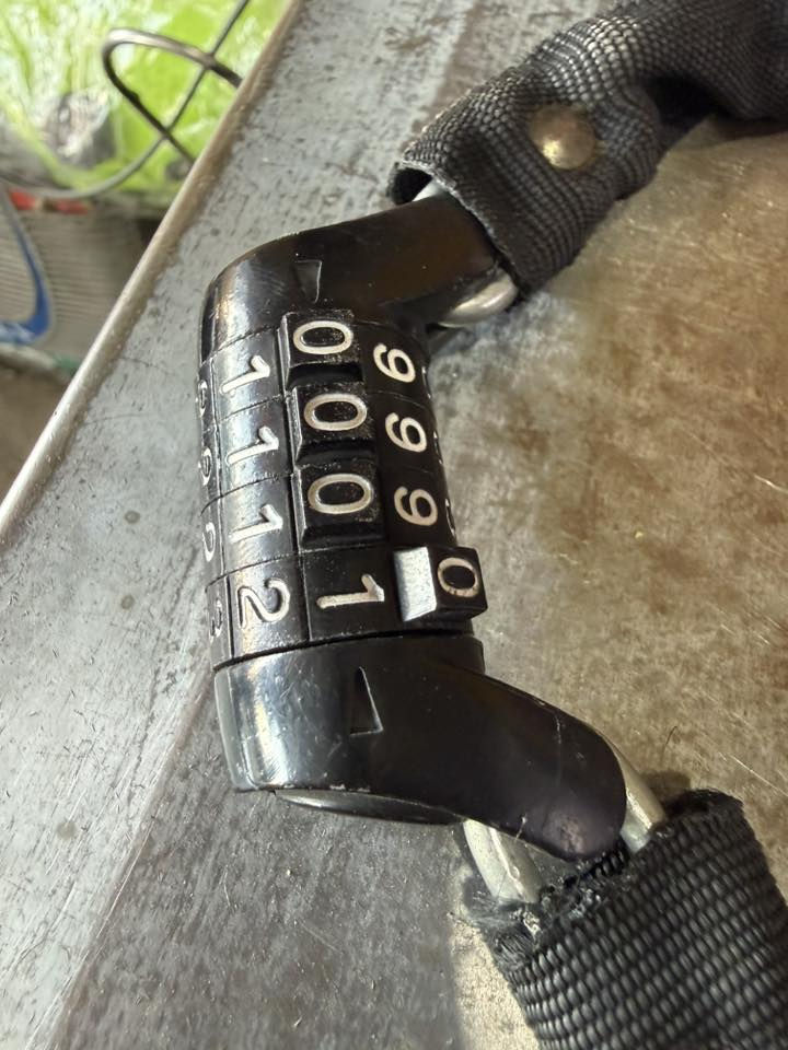 قفل 🔒 بيسكل ابو الرقم السري مال باله الاصلي 

يتغير الرقم على حسب الرقم الي تريده 

سعره 5 الف دينار 

عنوان المحل موصل أيمن تقاطع شارع كنيسة الساعة🚴‍♂️🚴

يوجد توصيل 🚚 كافة محافظات العراق 🇮🇶 

☎️***********
