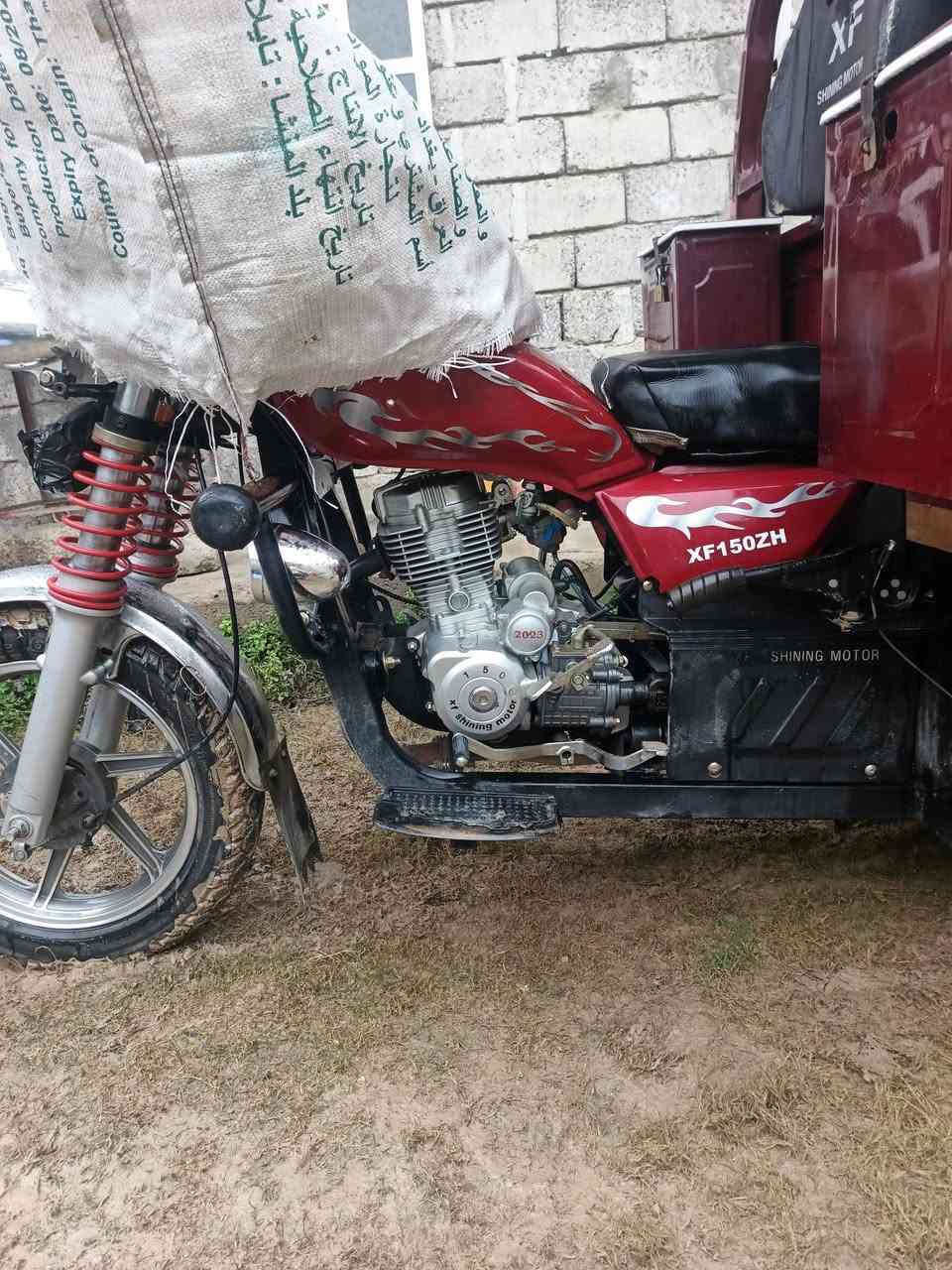 اسلام عليكم عندي هاي الستوته للبيع استوته مضيف نفس موهيا بل صور الشاصي شرط واير منيا شقاله المحرك ما مفتوح ابمليون وسبعه ميه ويه المحجل ول قمريه بدون المحجل وقمريه ابمليون وا ستميه عنواني اليمن رجم حديد ها ذا رقمي للتواصل ***********
