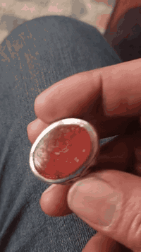 خاتمين عقيق يماني منقوش صياغة عارف الجميلة اللون الجزري اية (ومن يتق ويصبر ) ، امضاء أحد والكرزي (يامن هو كل مفتاح ) ، امضاء مجير ..بغداد الزعفرانية *********** واتساب
