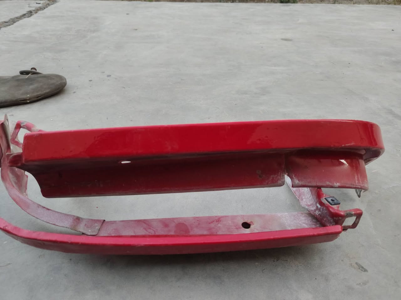 غراض هارتوب طويله 
حواجب زوج يمنه ويسره
شيالات داعميه اماميه زوج
يده كير .لوحه تحكم تنته
رف مال دشبول .مرايه روئيه 
زوج بطاين يسره بلاد جهت اليمنه ثنينهن 
مكانهن نجف ***********
