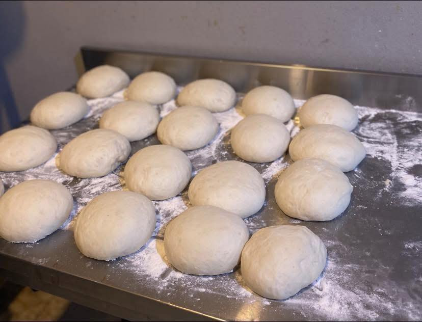 السلام عليكم
شيف غربي متفرغ للعمل مساعد قوي او شيف

اختصاص 

أطباق بنواعه غربيه

اسناكات بنواعه 

الكنتاكي و المقرمشات 

البركر  بنواعه ع والطريقه  الأمريكيه الفحم 

المقبلات الباردة  بنواعه 

المقبلات

اجنحة

البيتزا بنواعه و الصاج الإيطالي 

الصلصات بنواعه أكثر من 12 نوع صلصه 

التتبيلات و البهارات كله اخبطه بيدي شي مميز و الصلصات شغلي ايدي 

اشراف عام ع المطبخ و الاداره المطبخ من ا إلى ي 

التواصل ع  ***********
