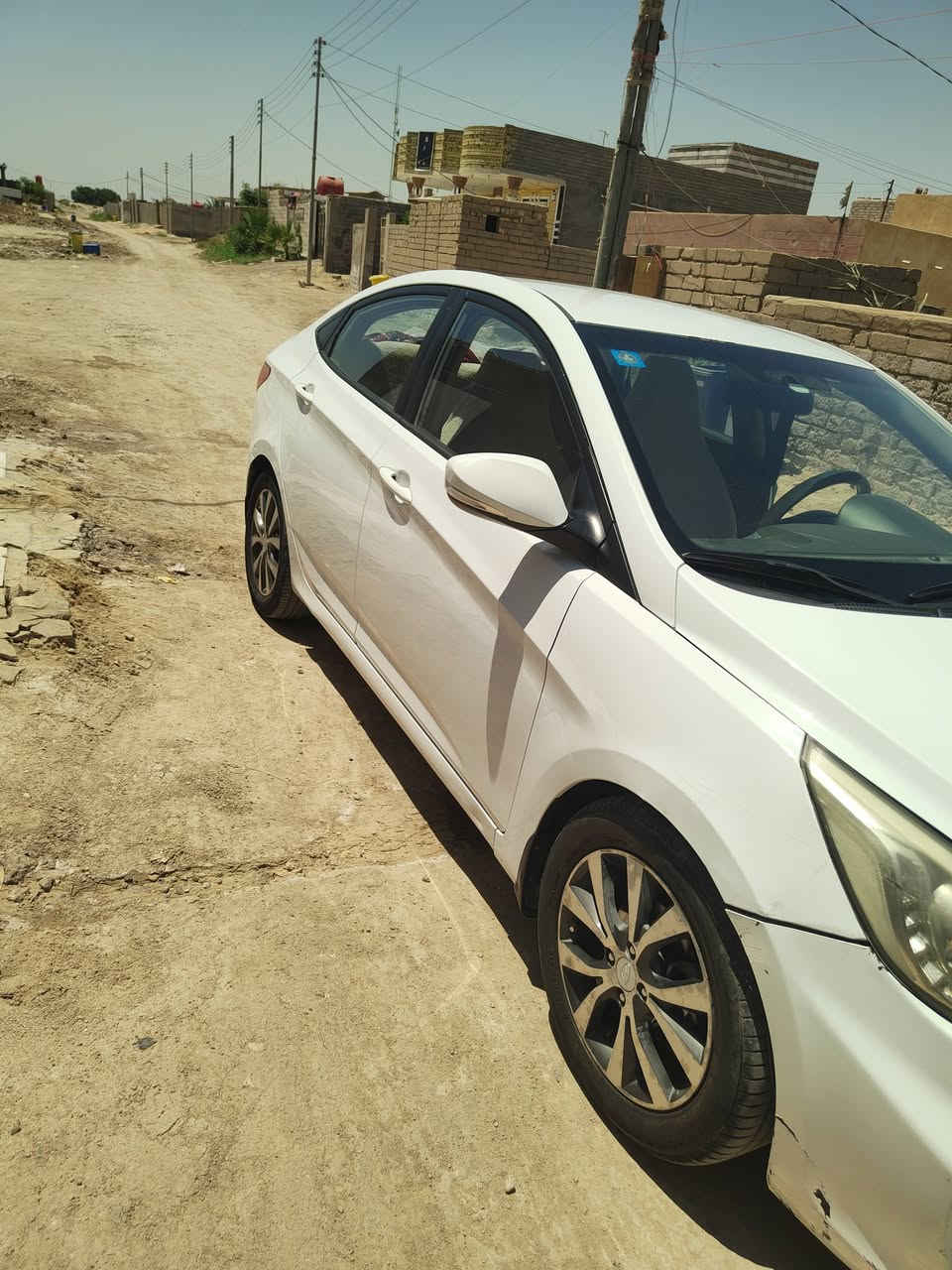 أكسنت ٢٠١٥ باسمي جاهزه السياره بيهه فقط باردات قليل مكينه ١٦٠٠ مكاني البصره القرنه الاستفسار *********** سياره خليجي سعرهه ٩٠ وبيهه مجال بسيط
