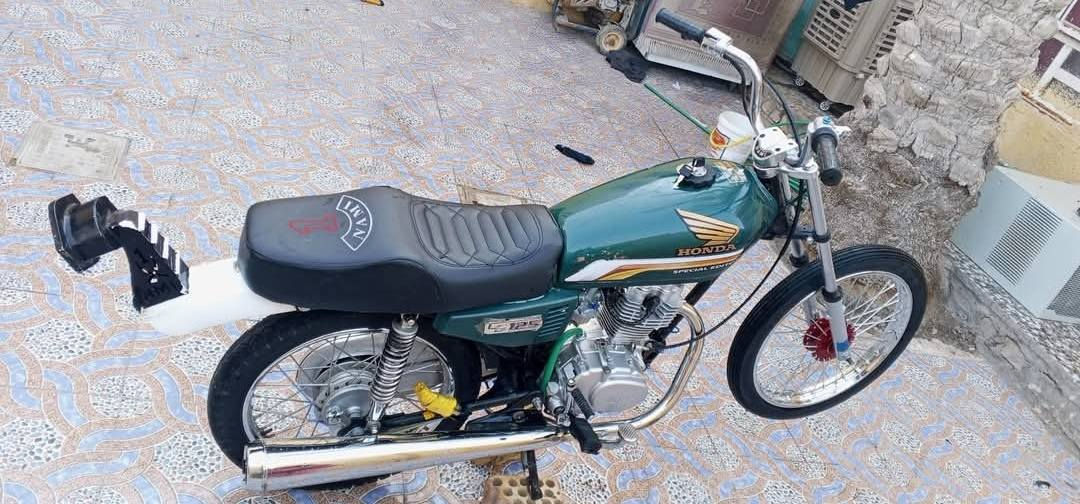 السلام عليكم
دراجه نامه  تعمير 25 شاصي 24 أوراق كامله مكاني الحمزه الغربي 650 وبيه مجال ***********
