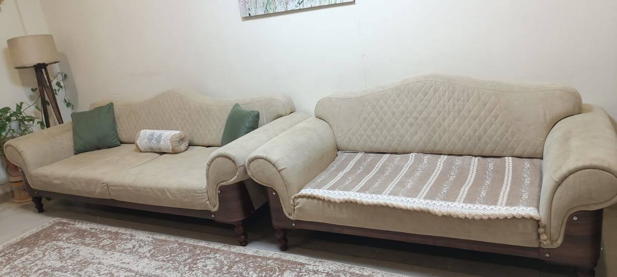 سعر ٣٥٠ قابل للتفاوض
طقم كنبات للبيع استعمال نضيف 
للتواصل على الرقم  *********** مكان اربيل
