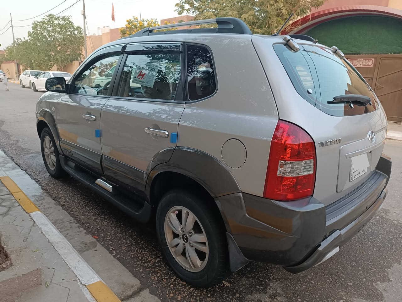 السلام عليكم 
هونداي توكسان للبيع مكفوله كفاله عامه من ضربه وصبغ وتبديل فقط بارد بسيط كما موضح بالسونار المرفق بالمنشور وارد كوري موديل 2009 رقم بغداد الماني مشروع وطني سنويه مجدده 2029 مواصفات السياره محرك 4سلندر 2000 دوش المرغوب ويل كب سنتر لوك شاشه كبيره لمس كامره خلفيه حساسات خلفيه كشنات مدوشمه أرضيه مغلفه جلد كير محرك حداديه كهربائيات تبريد ثلج تدفئه تخم تاير بطاريه جديده سياره جاهزه أي نقص مابيه 
السعر النهائي / 125$ 
العنوان كربلاء المقدسة 
للأستفسار الأتصال على الأرقام 
***********
***********
غير متواجد على الفيس
