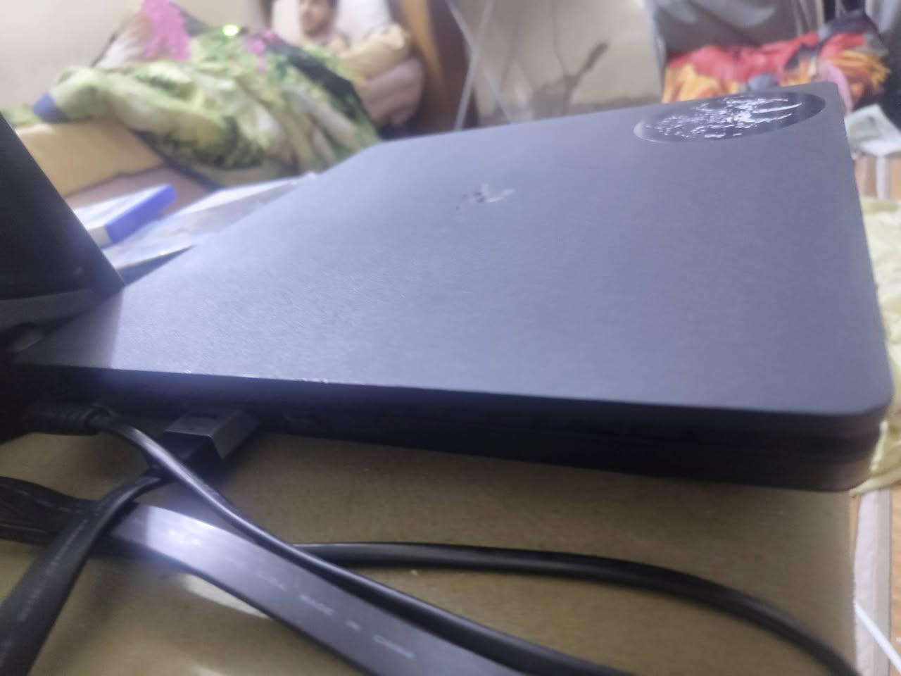 سلام عليكم شباب بلي ستيشن 4 سلم للبيع السعر  225 قفل مع 1 يده + لوك ستيكر لا مفتوح ولا مصلح جهاز كلش نضيف لين اعتني بيه  يجي ويا ايضا UPS 850W   مكاني بغداد حي العامل ***********
