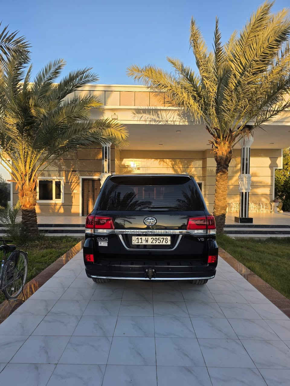 لاندكروز ٢٠٢١ 
بريم اصل 
مكفول 
ماشيه ٩٩ الف
فو مواصفات
ربع كامرات
شاشا سقف
كشنات كهرباي ٣ 
فتحه
دبل ماوس
شاحن لاسلكي
زراك لايت
رقم بغداد جديد
تخم تاير 
بغداد تقاطع النهروان 
***********
