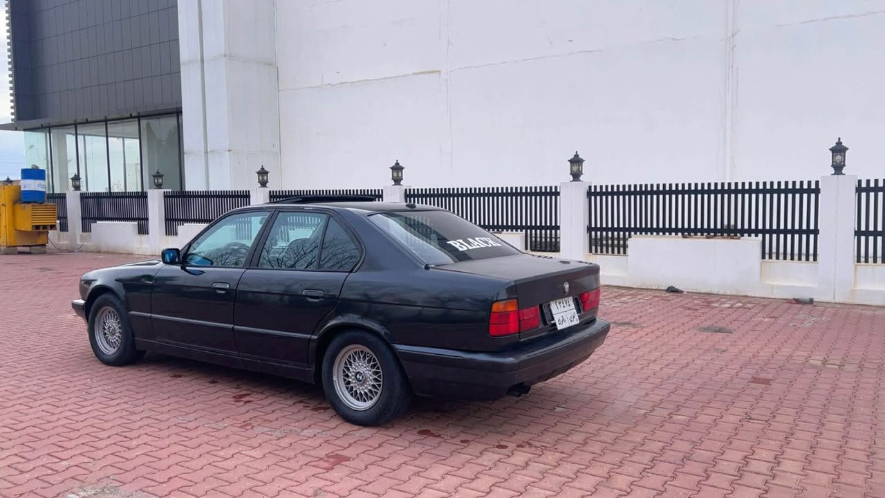سلام عليكم 
لبيع
Bmw
موديل 1992
✈️🔥535
محرك مفتوح🔥
كير عادي
مواصفات 
سلايت _4جام كهربائي _ستيرن ارباگ
تبريد ثلج❄️ 
كهربائي كل. شغال بشرط علي وضع بلادي🔥
تايرات  مع ويل خليه. جديد
طخم.  و حداديه جديد
سياره  مصبوغه عام. جماليه فقط جكوج مابيها
كير محرك    ب شرط
تحويل +وكاله. ب شرط
بيها غرامات تجاوز السرعه 3ورقه ينزل السعر بعد معامله
سعر ٤٤$و بيها مجال 
عنوان:قضاء عقرة قريب موصل و اربيل 📍  
***********
***********
واتساب و فاير موجود علي رقم كورك 📞 أربيل, العراق
