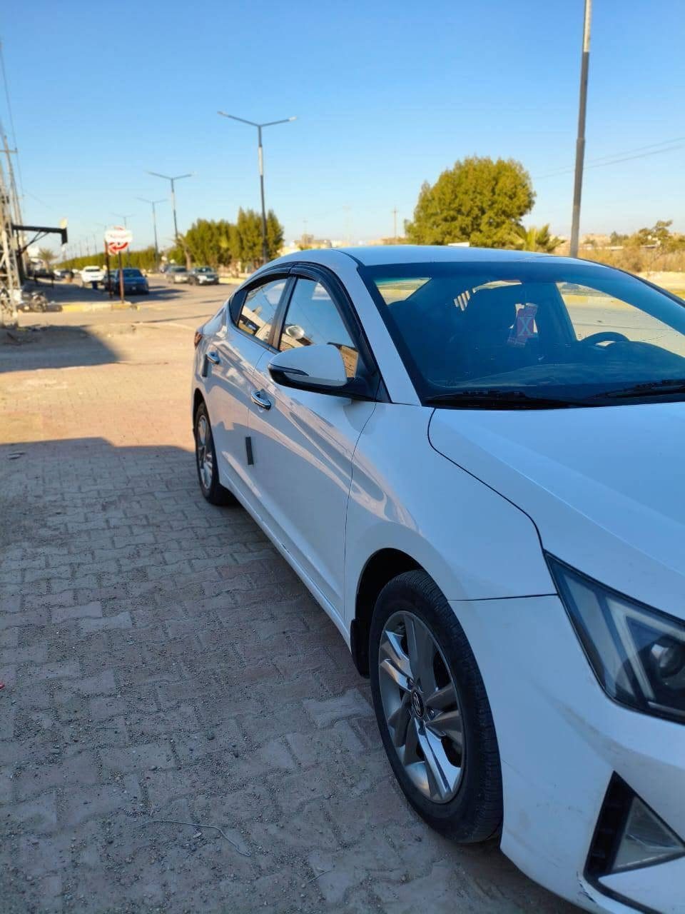 السلام عليكم إلنترا خليجي للبيع موديل
2019 بيها جاملغ خلفي فقط وطختين ع كد شبر 
عارضها 140 وبيها مجال بسيط 
***********
***********بي واتساب
