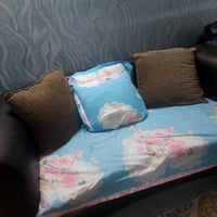 قنفه جلد • ٣مقاعد • نظيفة