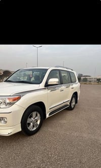 احبائي … لاندكروز 2014 ماشيه 30 الف كم سياره نظيفه جدا ومخزنه مكفوله ك...