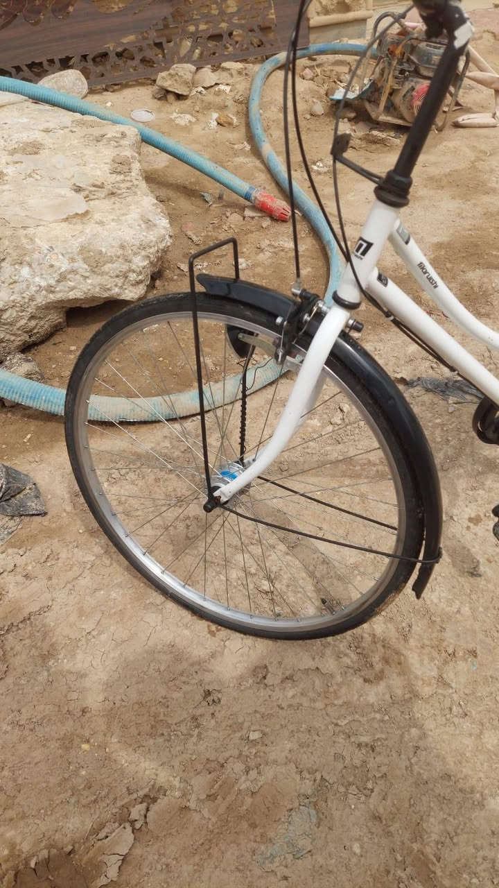 بايسكل حجم ٢٧ جديد صارلي٥  ايام من جبته جديد شخط مابي بايسكل فحم فحم نضيف سعر خاص راسلني او خابرني وتدلل ***********
