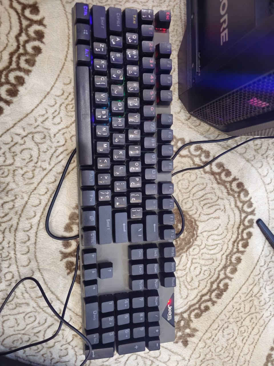 تجميعه للبيع
المعالج: Intel Core i5-9400F (جيل تاسع، 6 أنوية).
​كارت الشاشة: NVIDIA GeForce GTX 1050 Ti 4GB.
​الرام: 16GB (dual channel).
​التخزين: SSD 128GB (لفتح النظام والألعاب بسرعة) + HDD 1TB (للملفات والألعاب).
​اللوحة الأم (Motherboard): ASUS Prime H310M-K R2.0.
​الباور سبلاي: Neutron Electron بقوة 700W (أداء مستقر وعالي).
​الشاشة: MSI Gaming Monitor 144Hz (سريعة جداً وتجربة لعب سلسة).
​الملحقات: ماوس وكيبورد من شركة Jedel.
​ملاحظات:
​الحاسبة مفحوصة بالكامل ولا توجد فيها أي مشاكل.
​النظام ويندوز 10 برو نسخة أصلية.
​التبريد والأداء ممتاز ومناسبة جداً للكيمنك


**إذا كنت صاحب هذا الإعلان وتريد حذفه لأي سبب، رجاءا أرسل رسالة إلى الدعم الفني**