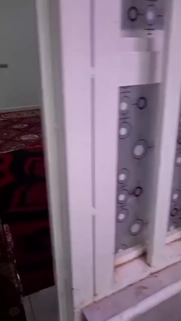 بيت 100 متر طابق واحد البوبيات عامود 55 يبعد عن شارع البوبيات 150 متر السعر 130 وبي مجال للتفاصيل أكثر الاتصال على الرقم ***********
*********** متواجد واتساب
