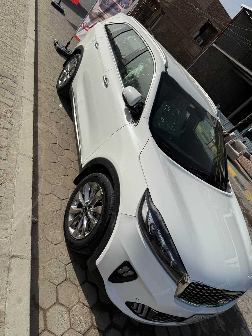 السلام عليكم كيا سورنتو موديل ٢٠١٨ شكل ٢٠ فول مواصفات محرك ٦ بصمه سبعه راكب تبريد ثلاثه قطع مري شفط صندوق كهربائي بصمه ترحيب يعني بيها هواي مواصفات كشن جلد اربيل تريد وكاله او تحويل مكان سياره بلنجف بيها جملغ صبغ نفسه بيها بارد قليل باب صدر سعرها ٢٠٠ 
*********** النجف, العراق
