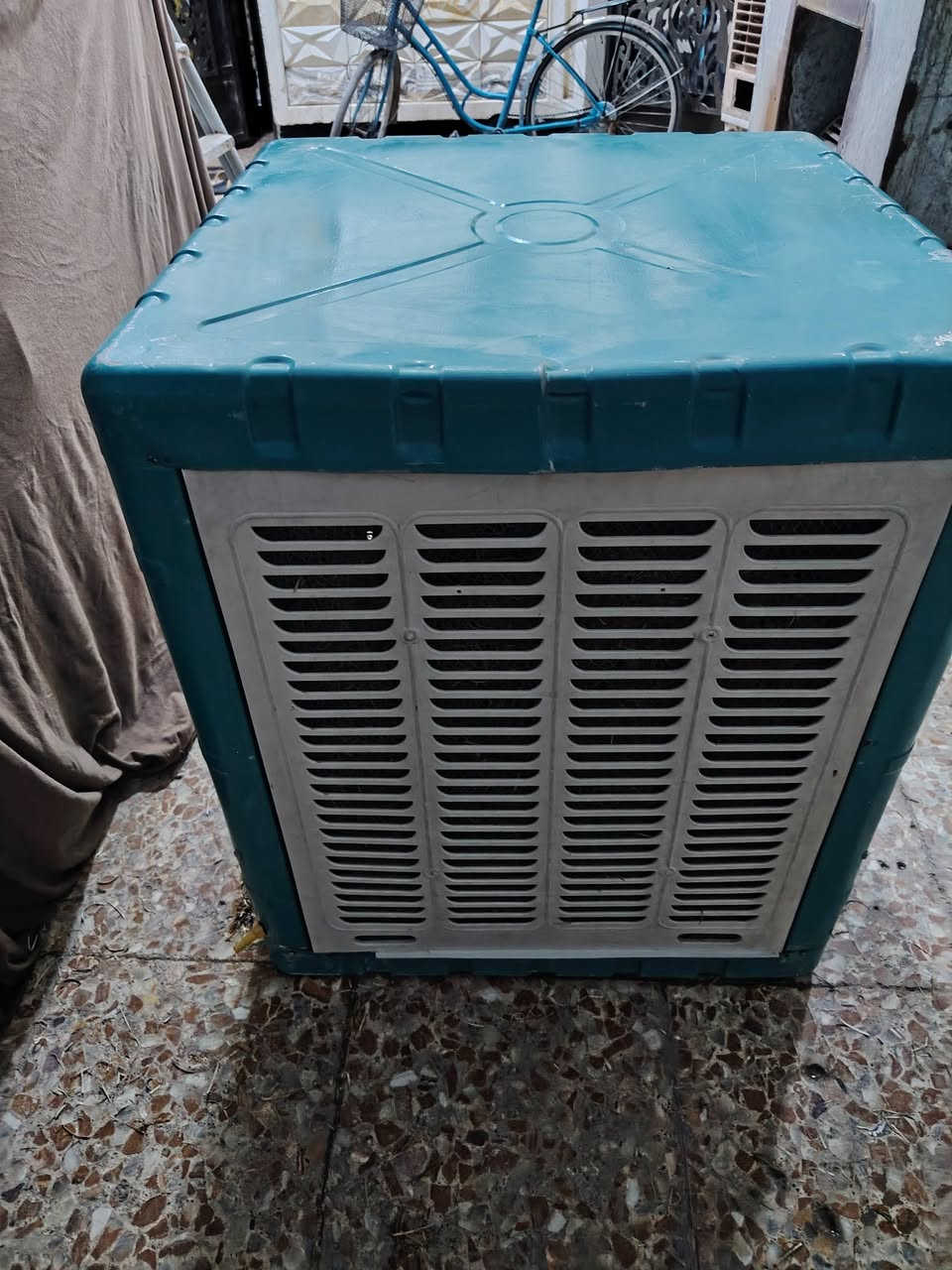 مبردة استعمال ١٠ ايام بعدها جديدة حجم 2 ونصف. بس خلي مي وشغل. كاملة. الدورة. ***********. الرقم مغلق واتساب فقط.
