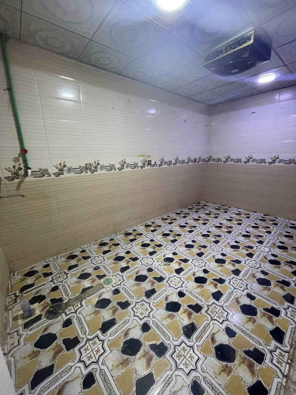 بيت للإيجار بالحيانيه بالتأميم 150 م
غرفتين واستقبال وصاله ومطبخ
 وصحيات الايجار 400 الف
 للاستفسار  : ***********
