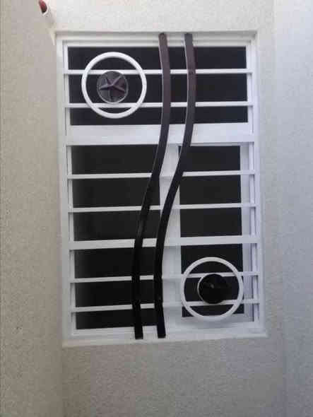 مستعدون لصبغ الدور داخل وخارج جميع انواع الاصباغ وصبغ الأبواب والشبابيك ارصفة الشوارع اسعار مناسبة جداً وحسب رغبة الزبون كرستة وعمل اوفقط عمل
***********
اتصال او واتس اب
