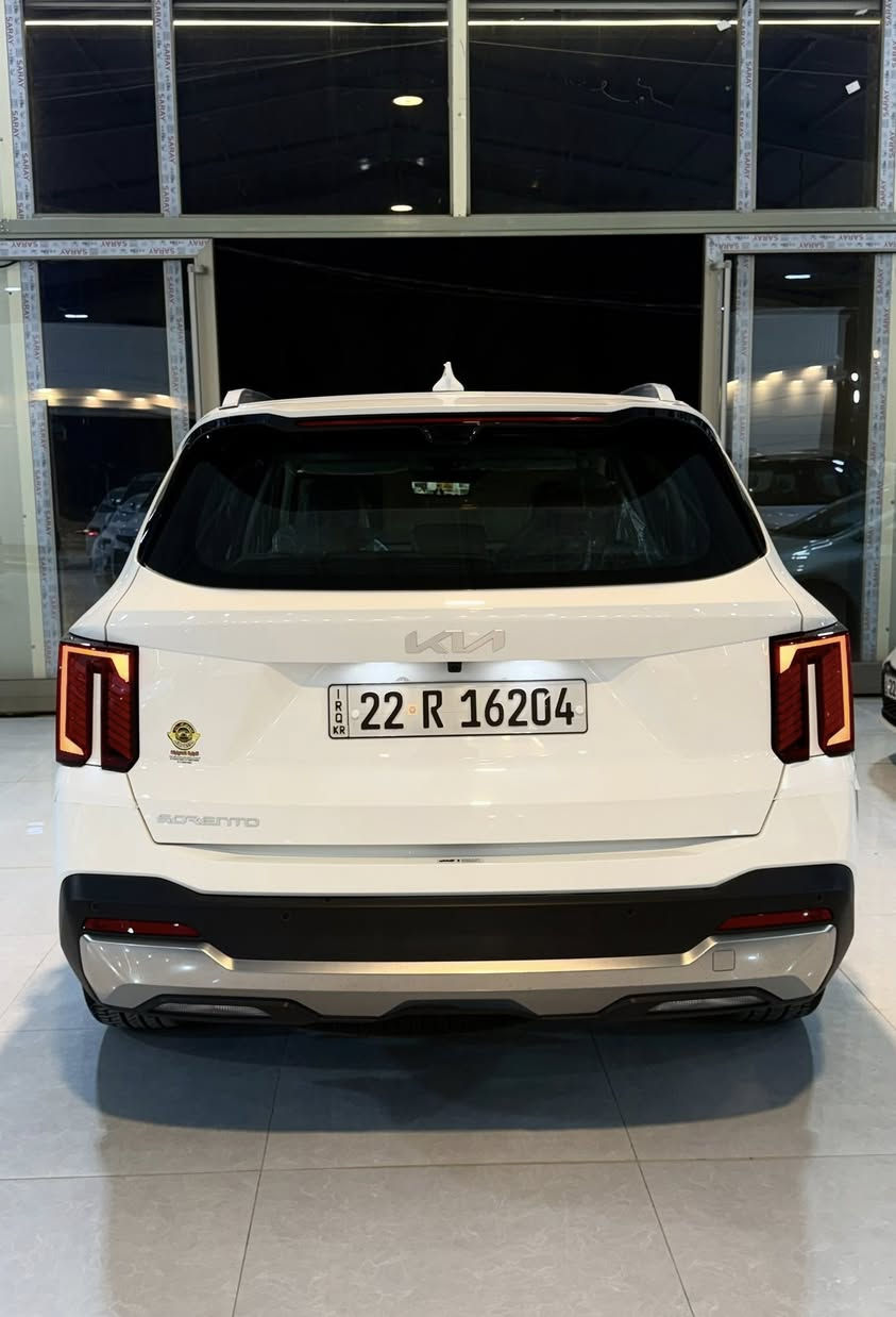 سورينتو 6 سلندر
- البيع نقدا فقط -

340 و بيها مجال 

الموديل: 2025 (خليجي)
المحرك: 6 سلندر، 3500 سي سي
العــداد: 11.000 الف 
الضمان: 5 سنوات أو 100,000 كيلومتر

المواصفات:
*مقاعد جلد تدفئة وتبريد .
مرآة ذكية بتقنية التعتيم الذاتي مع كاميرا مدمجة.‏
* دخول وتشغيل بصمة مع تشغيل عن بعد.
* هاند بريك كهربائي مع صندوق خلفي كهربائي.
* سقف بانوراما مع إنارة داخلية متعددة الألوان.
* عدادات رقمية متصلة مع شاشة وسطية كبيرة.
* نظام Apple CarPlay و Android Auto.
* مكيف ثلاثي المناطق مع وحدة تحكم خلفية.
* أنظمة قيادة متعددة ومثبت سرعة ذكي.
* مرايا كهربائية قابلة للطي وتحكم آلي بالنوافذ.
* المصابيح الأمامية والخلفية زينون مع كشافات ضباب.
* نظام صوتي فاخر مع شحن لاسلكي للهاتف.
* حساسات أمامية وخلفية مع نظام منع التصادم الخلفي.
* إطارات قياس 20 انج .

للاستفسار حول الأسعار، الفئات المتوفرة، يرجى الأتصال

حسام الهنيدي/ ***********

محمد حسام / ***********
