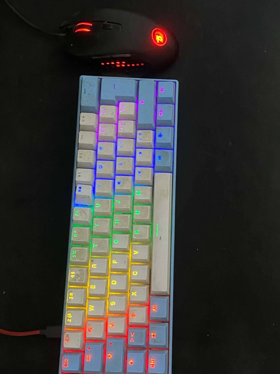 السلام عليكم تجميعه للبيع
I5 10400f
Rx 580 8g
RAM 2x8 16g 3200hz
M.2 128g
HHD 500g
Power 550w
Mb msi h510
شاشه  Mass 1080 24in
ماوس و كيبورد وسماعه وماوس باد
مثل ما موضح بالصور سعرها 550 الف توصيل مجاني شباب


**إذا كنت صاحب هذا الإعلان وتريد حذفه لأي سبب، رجاءا أرسل رسالة إلى الدعم الفني**